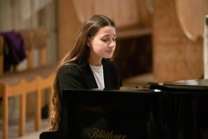 Mariia singing and playing the piano